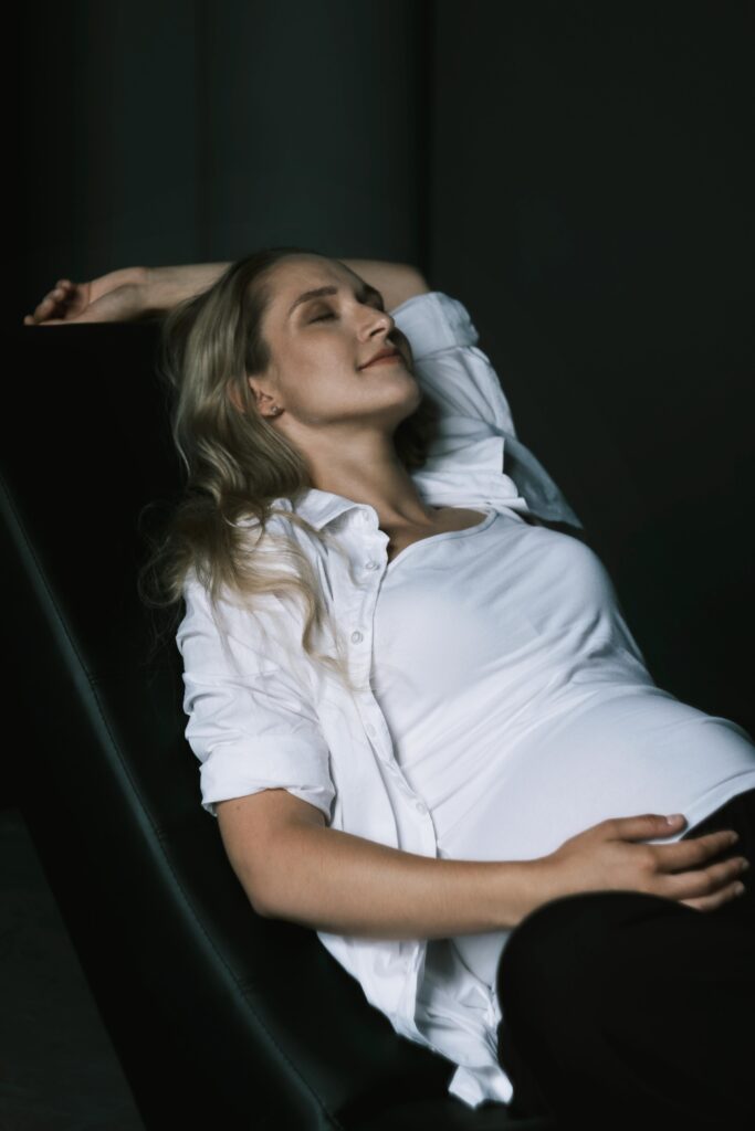 Fotografia ciążowa Warszawa. Sesje zdjęciowe Warszawa
